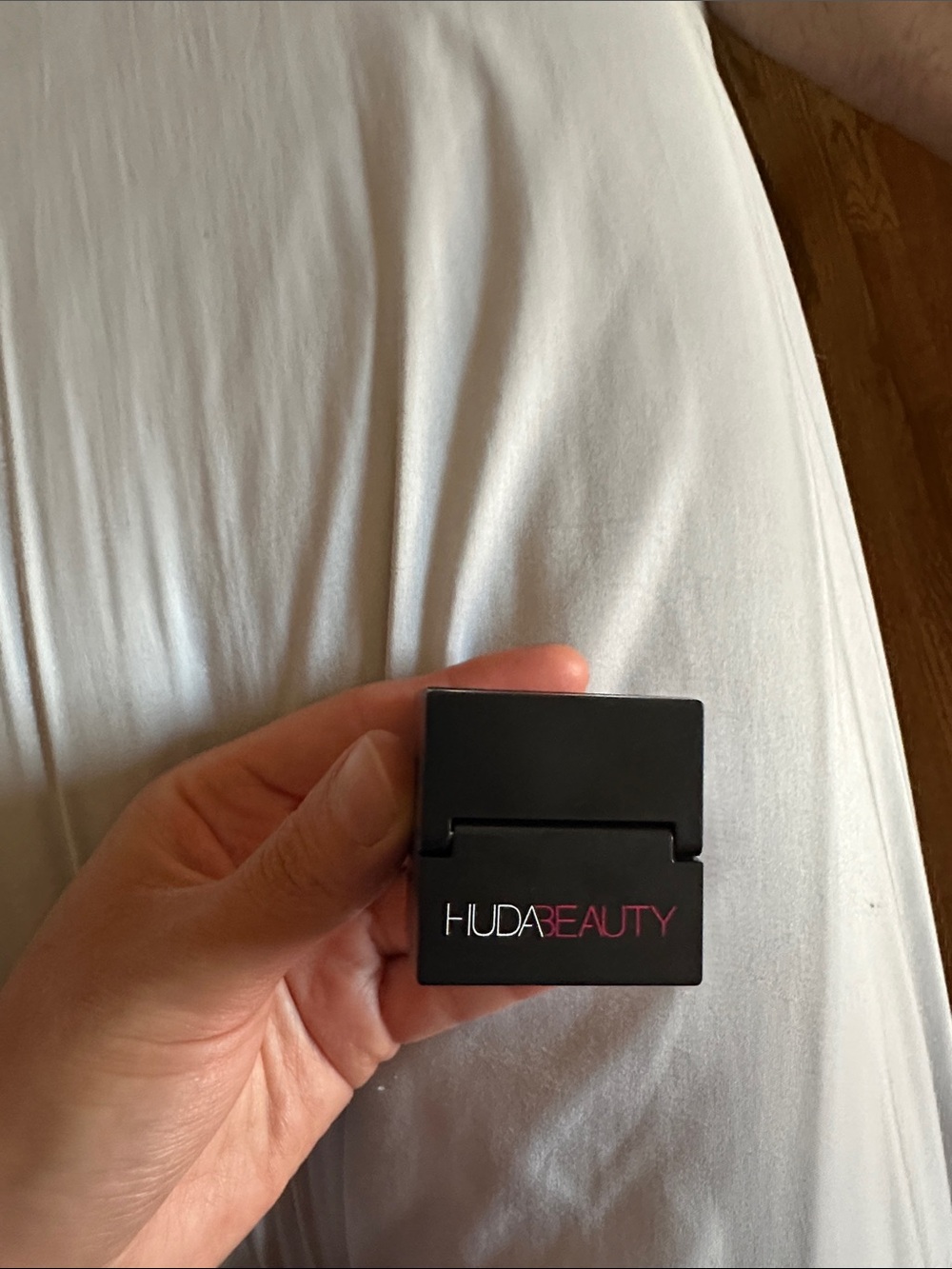 HUDA BEAUTY baby bake loose baking & setting powder in cherry blossom cake -